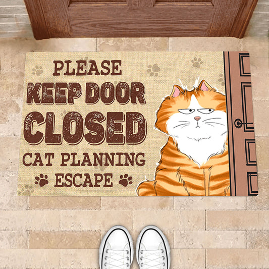 Funny Cat Escape Doormat - Please Keep Door Closed, Cat Planning Escape - Perfect Gift for Cat Lovers