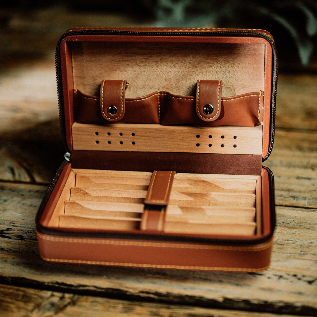Whiskey And Cigar - Personalized Whisky Travel Cigar Humidor Case