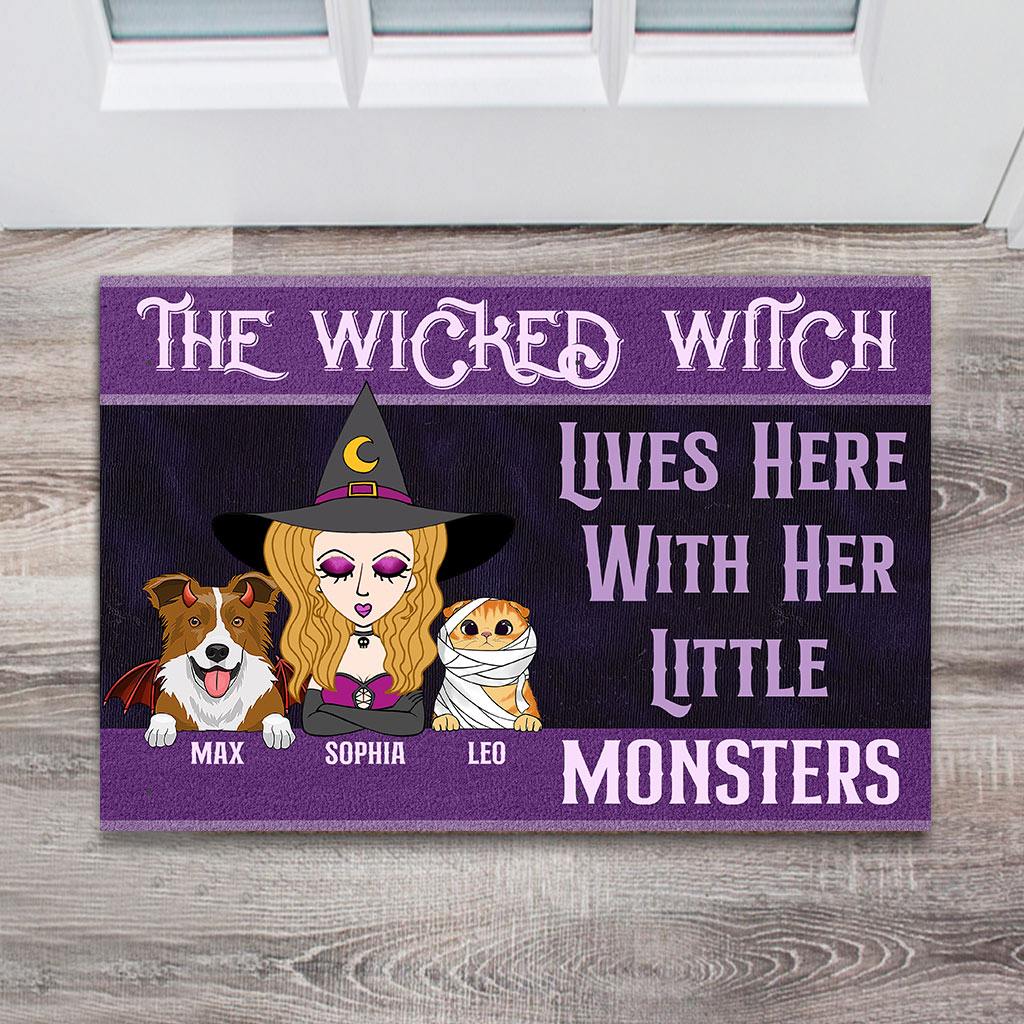 The Wicked Witch Lives Here Witrh Her Little Monsters - Personalized Dog Doormat
