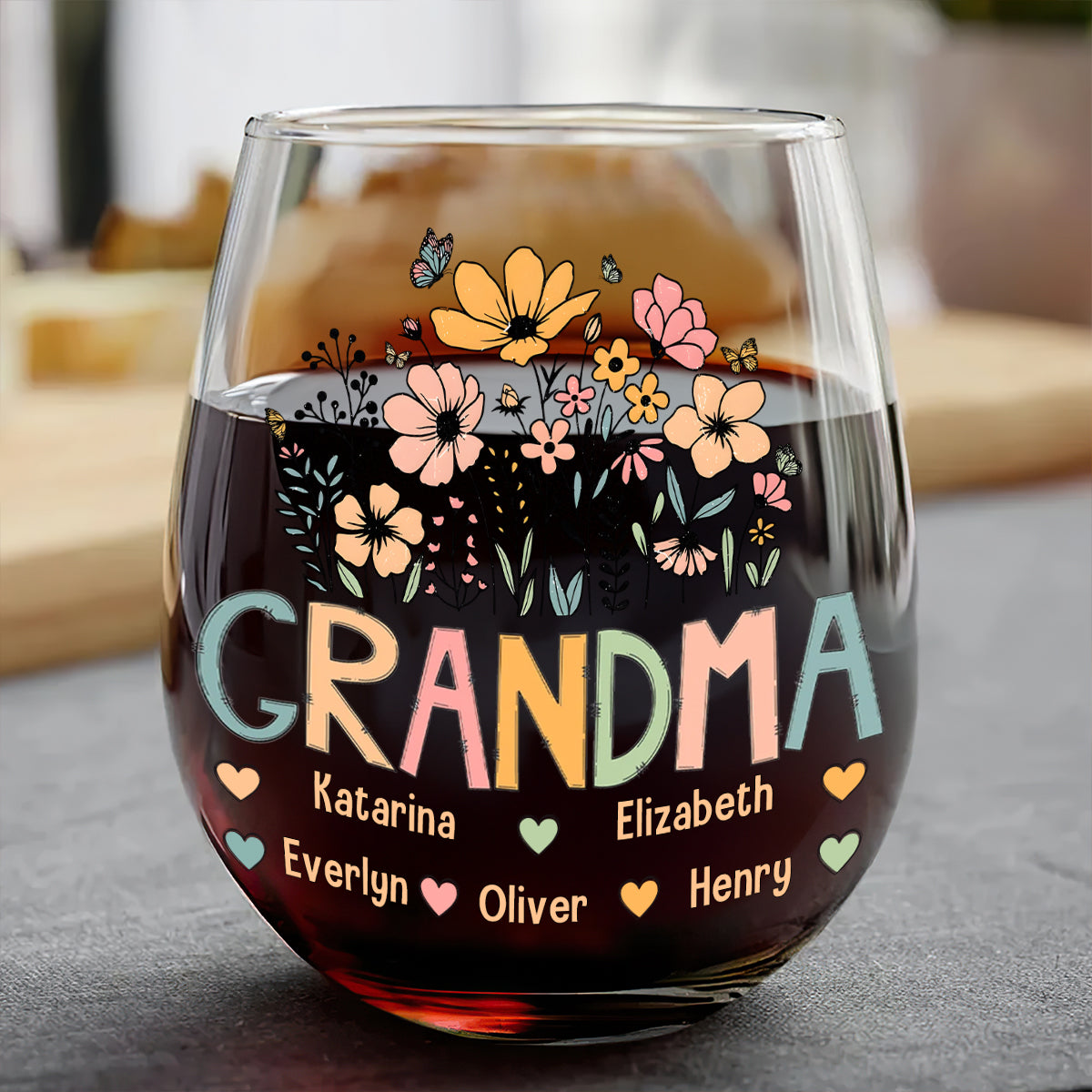 Personalized Wine Glass for Grandma with Colorful Flower Design, Customizable with Names of Grandchildren, Ideal Gift for Grandmothers on Special Occasions