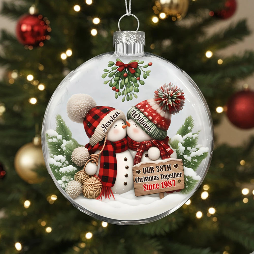 Personalized Acrylic Flat Ball Ornament for Couples – Cozy Snowman Design for Christmas Tree – Unique Romantic Gift to Celebrate Your Love