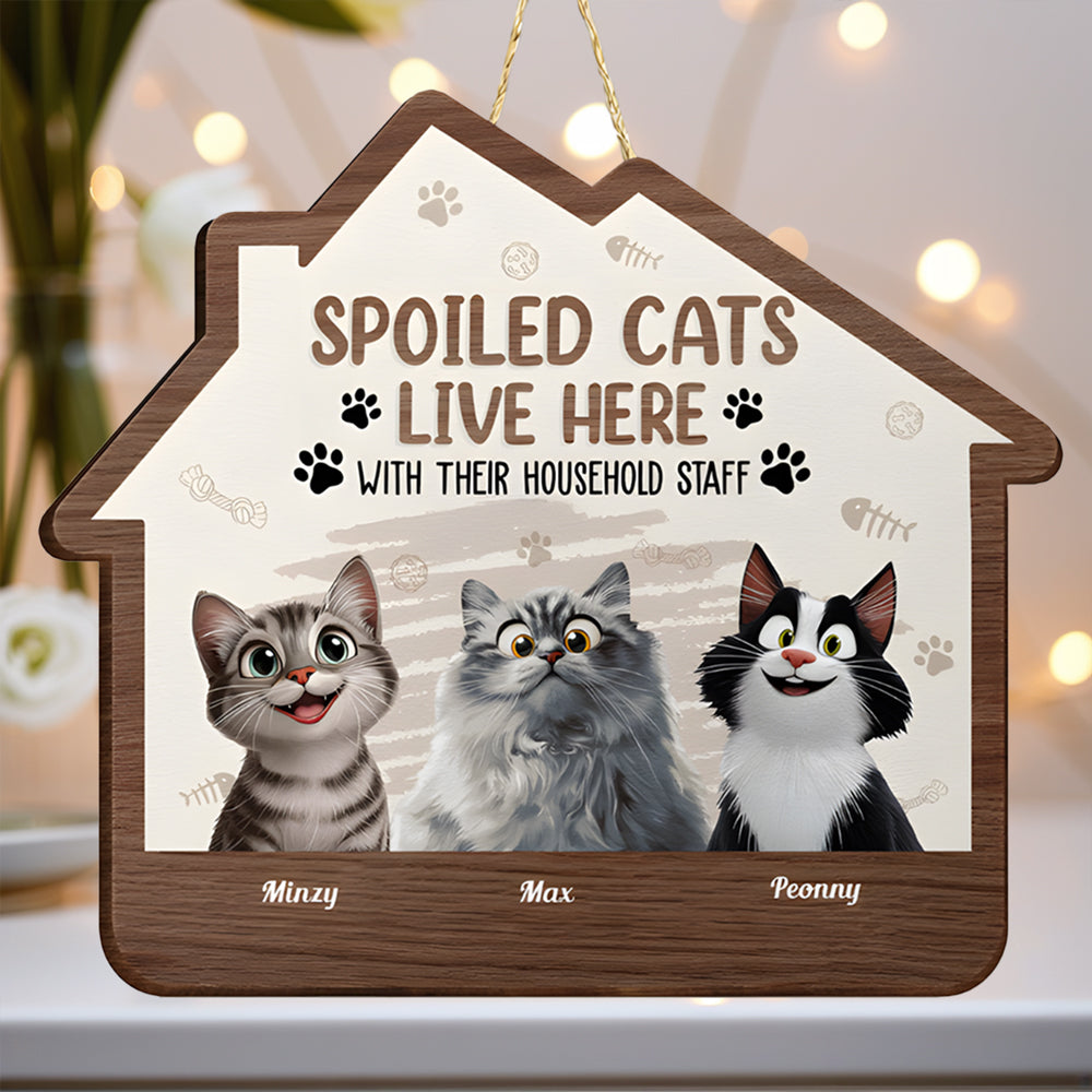 Spoiled Cats Live Here – Fun Wooden Sign with Customizable Pet Names for Cat Lovers