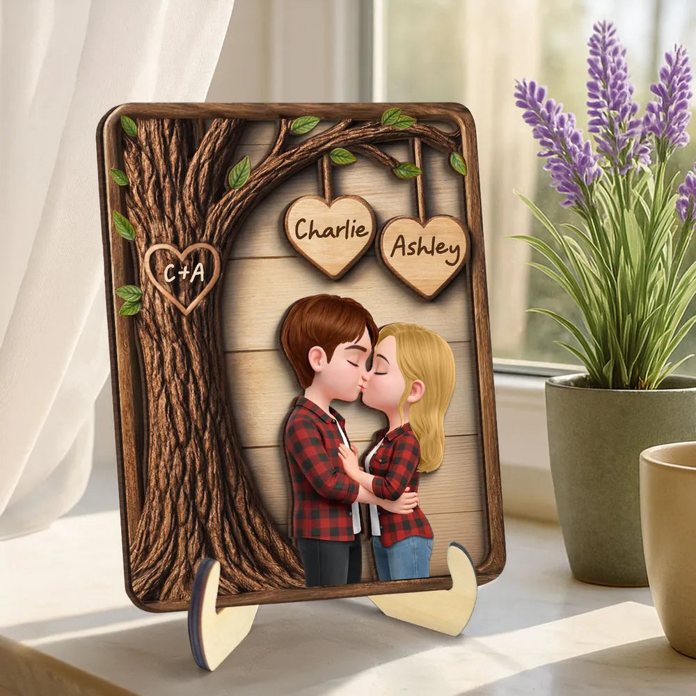 2-Layer Wooden Plaque Personalized Love Keepsake, Kissing Couple with Hanging Heart Names, Sweet Home Display and Creative Gift