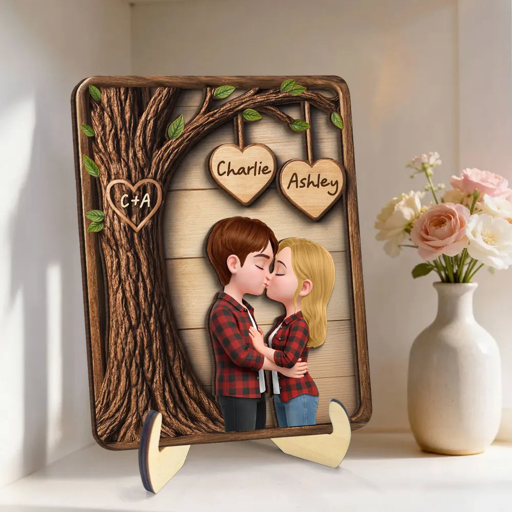 2-Layer Wooden Plaque Personalized Love Keepsake, Kissing Couple with Hanging Heart Names, Sweet Home Display and Creative Gift