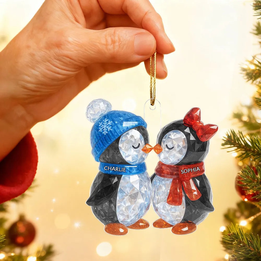 Personalized Acrylic Ornament with Kissing Penguin Couple – Cute Winter Scene, Festive Decor & Unique Christmas Gift