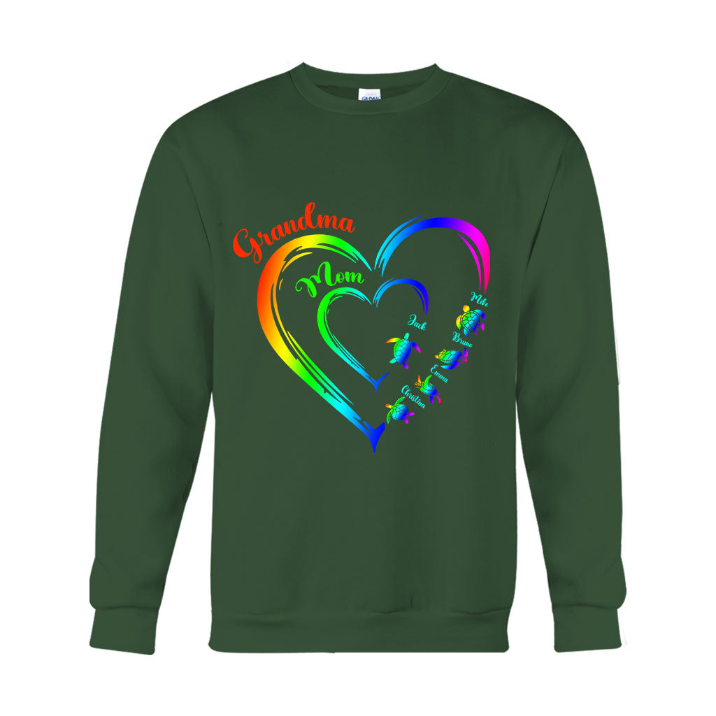 First Mom Now Grandma Turtle Version - Personalized Grandma T-shirt And Hoodie