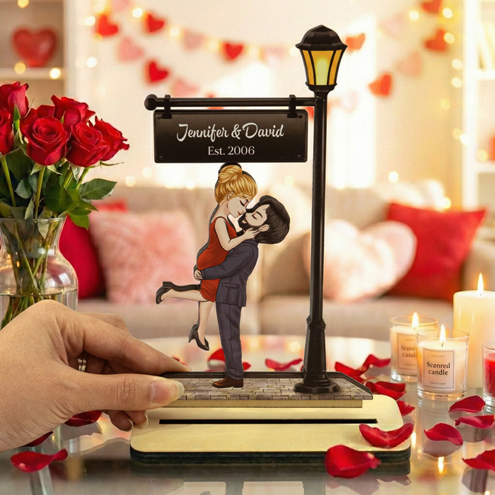 Personalized 2-Layer Wooden Plaque Kissing Couple Under Street Lamp - Romantic Home Display, Unique Gift for Wife or Husband