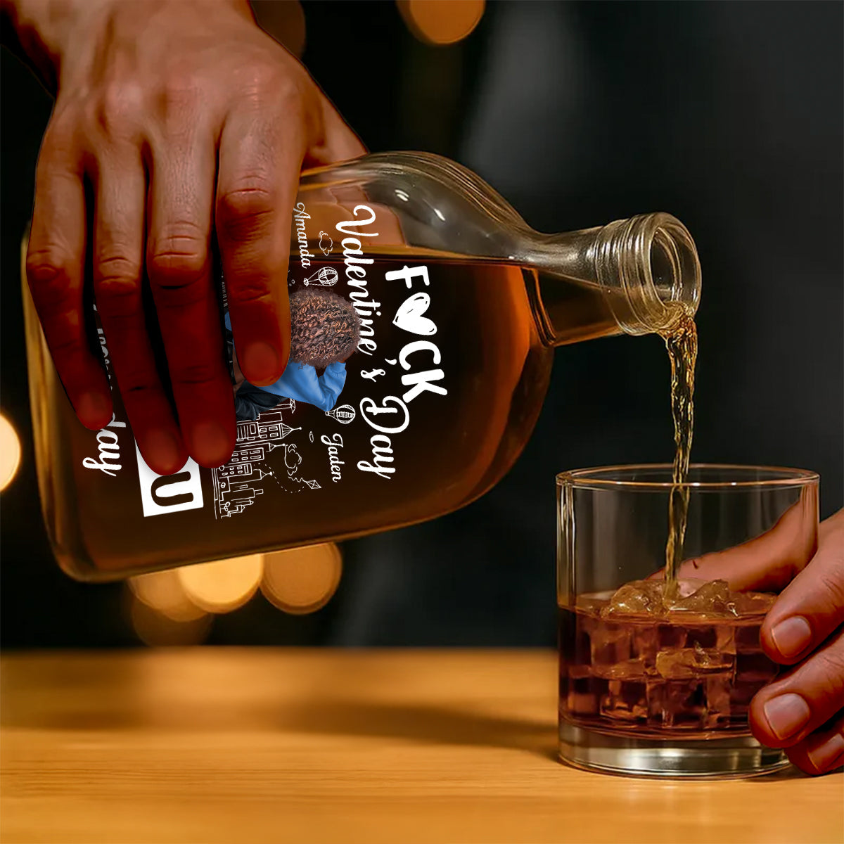 Personalized Glass Spirits Decanter With Couple Hugging Illustration, City Sketch & I Love You Every day, Unique Romantic Gift