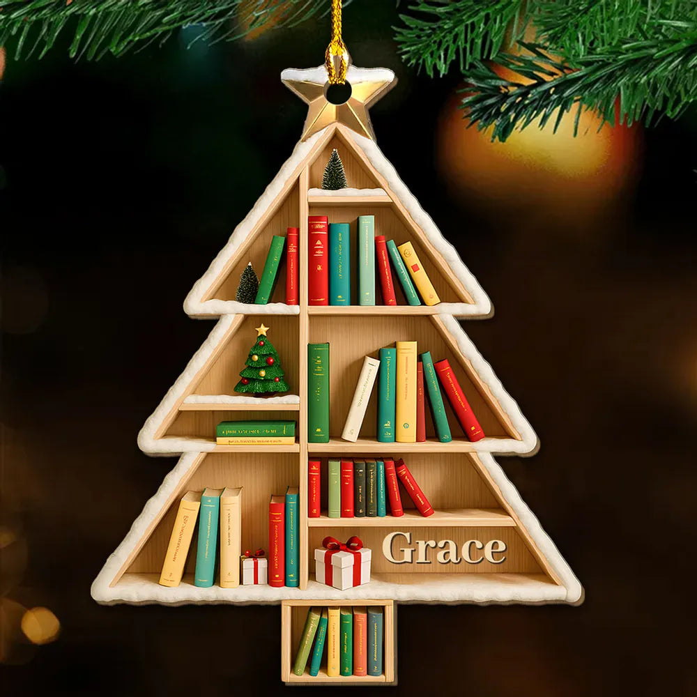 Personalized Wooden Ornament Bookshelf Tree – Custom Name Christmas Wooden Ornament for Book Lovers, Cozy Holiday Decor & Unique Gift