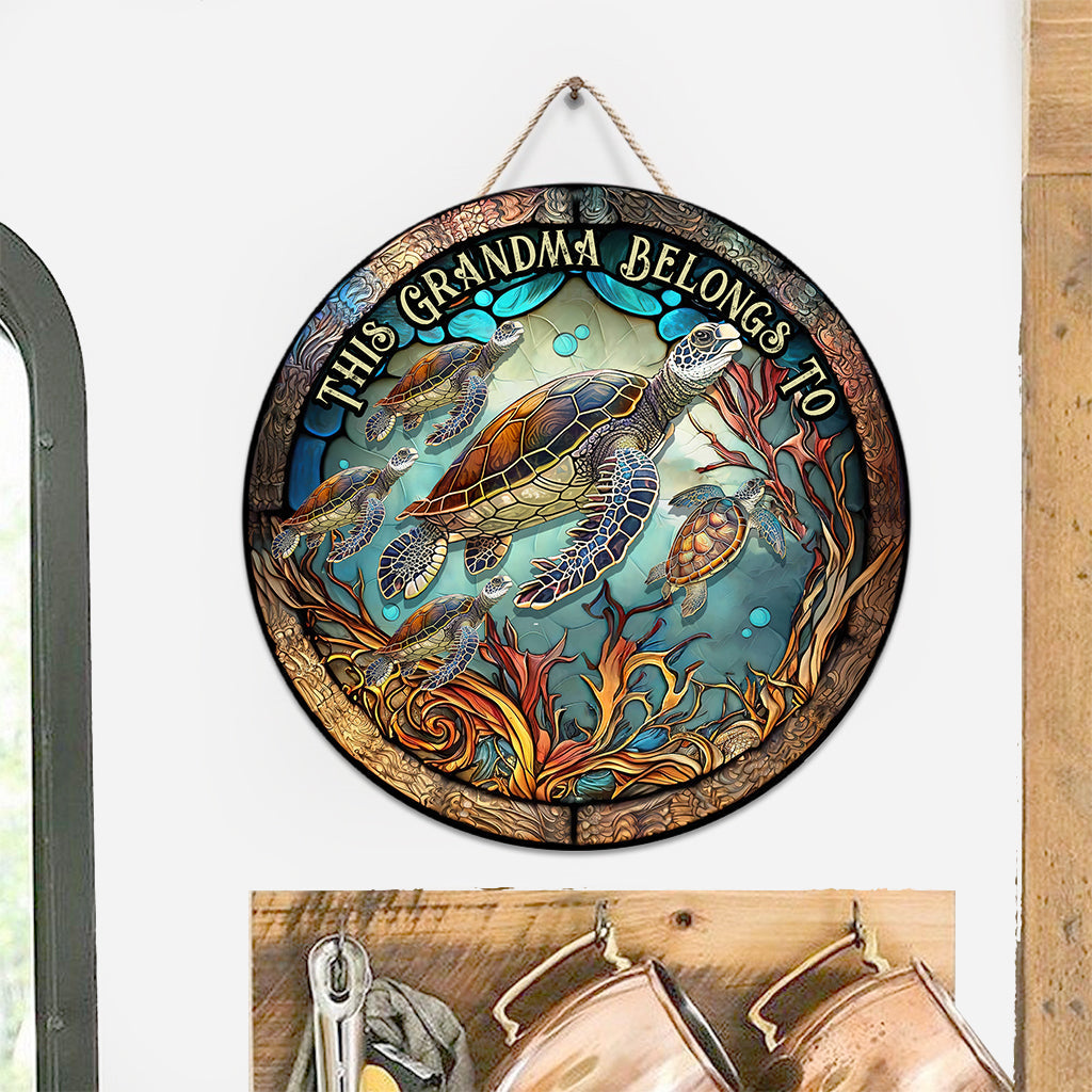 This Grandma/Momma Belongs To - Personalized Grandma Round Wood Sign