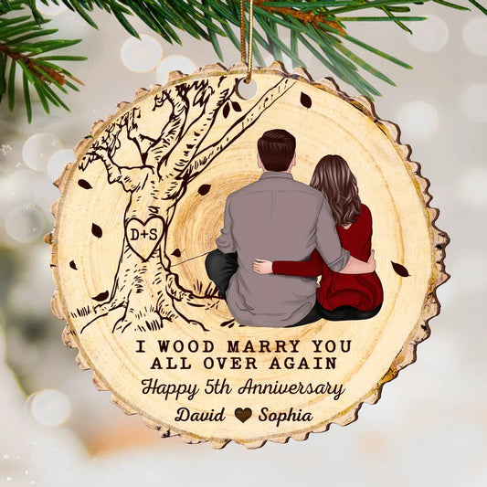 Wooden Ornament with Couple Hugging Under Tree, Romantic Anniversary Keepsake, Clear & Textured Design, Perfect Gift for Wedding Celebration